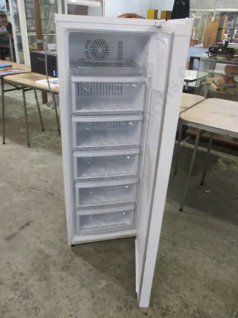 Upright Freezer Image 1++